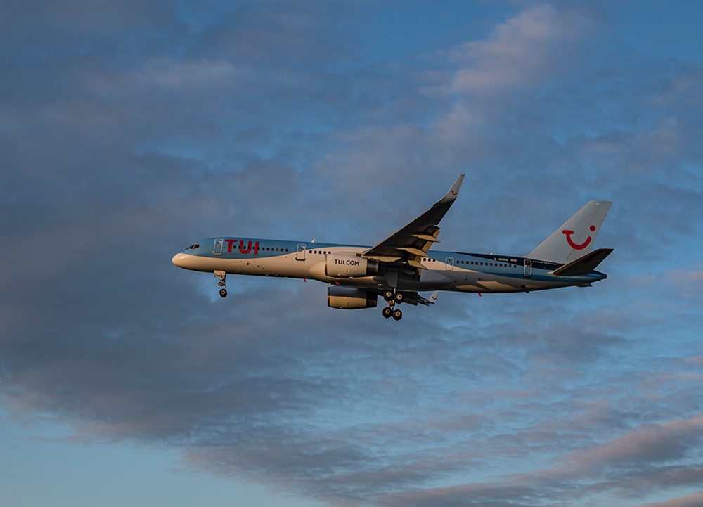 TUI 757 G-OOBG