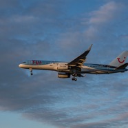 TUI 757 G-OOBG